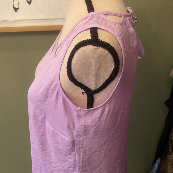 Beautiful CAbi sleeveless top - Picture 3 of 12